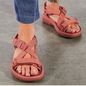 Teva Women’s Hurricane Verge Sandals in Matte Pink Size 8